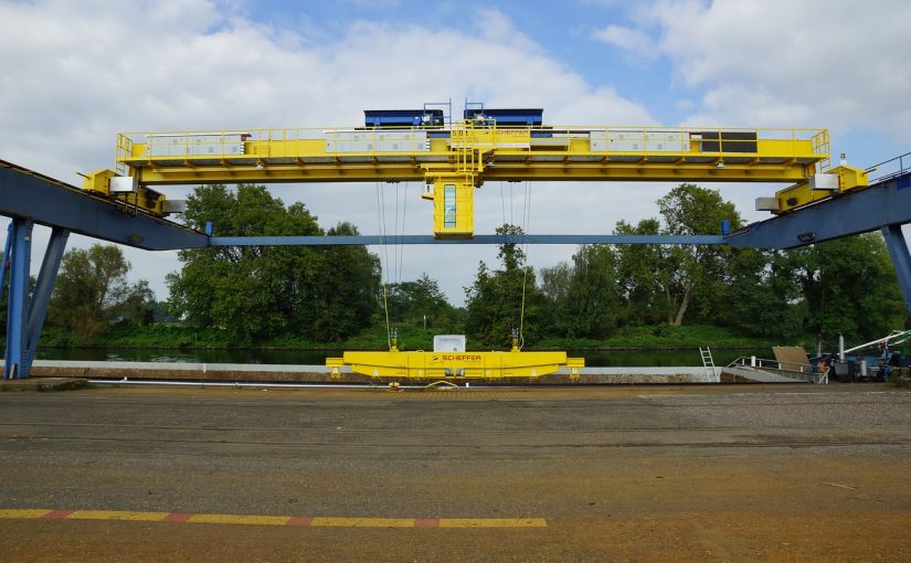 Firmy parają się produkcją maszyn posiadają w ofercie standardowe modele